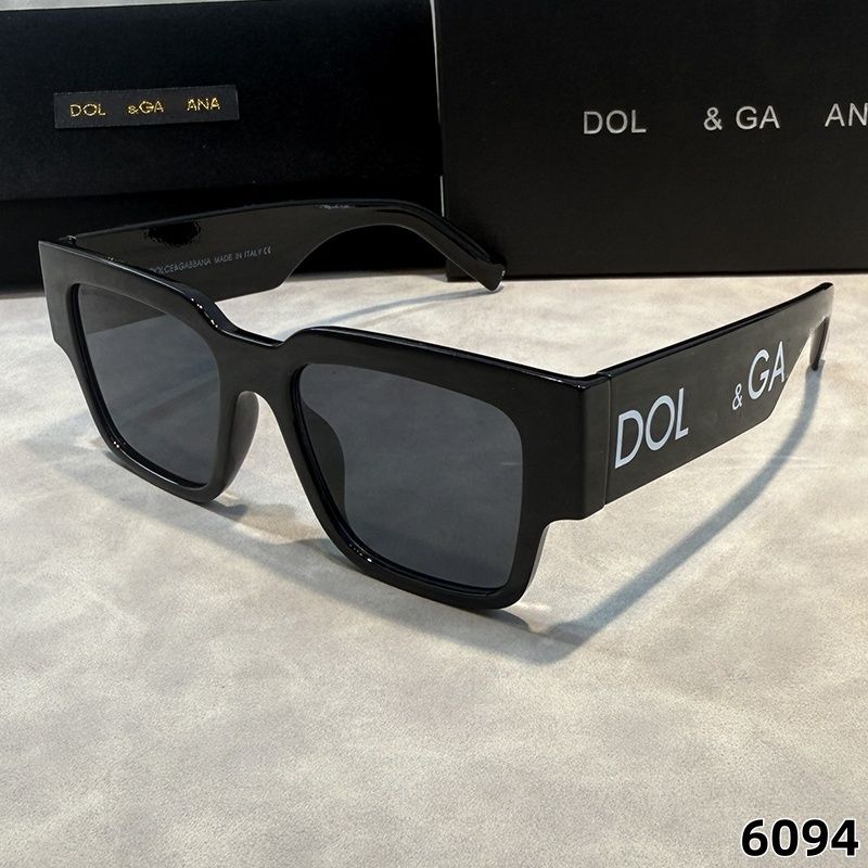 Designer Fashion High Quality UV400 Resistant Sunglasses for Women Man Luxury Outdoor Sunshades Beach Party Sunglasses with Original Box - 1 of 7