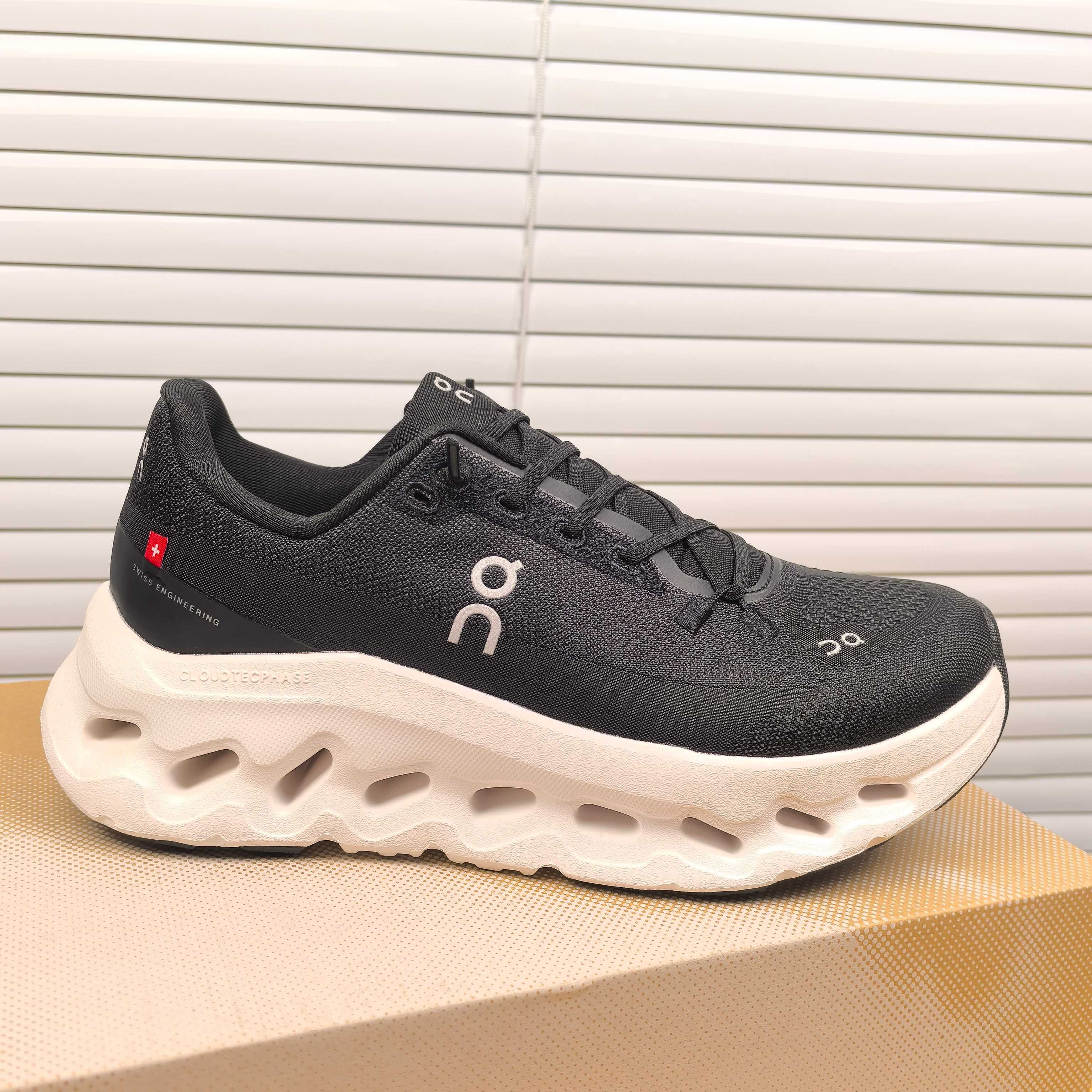 cloud tilt Men and women designer casual sneakers black and white shoes casual shoes sports running shoes lightweight and cushioned casual running shoes - 6 of 8